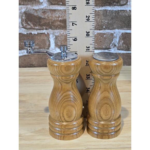 Vtg Olde Thompson Oak Wood Pepper Grinder Mill & Salt Shaker Set USA VGC - Picture 6 of 7